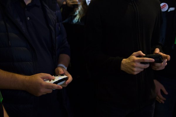 Торжественный старт продаж Xbox One X в России
