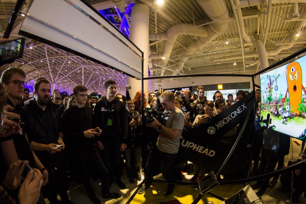 Торжественный старт продаж Xbox One X в России