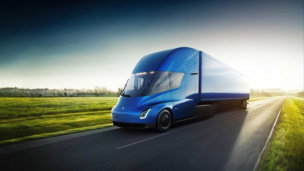 Tesla представила грузовик Semi и обновлённый Roadster