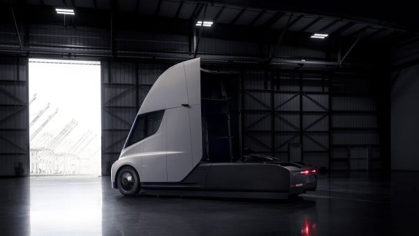 Tesla представила грузовик Semi и обновлённый Roadster