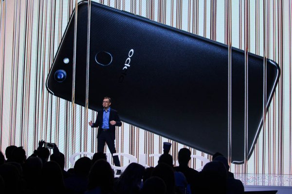 OPPO выходит на российский рынок с «селфифоном» F5