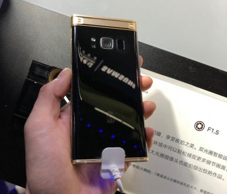 Флагманская раскладушка Samsung W2018 дороже iPhone X