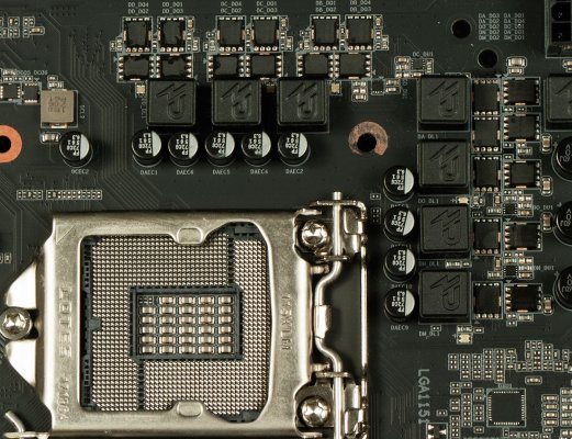 Обзор платы GIGABYTE Z370 AORUS Ultra Gaming — Внешний вид. 3
