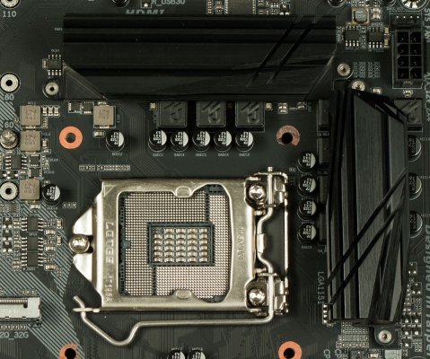 Обзор платы GIGABYTE Z370 AORUS Ultra Gaming — Внешний вид. 4