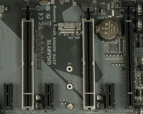 Обзор платы GIGABYTE Z370 AORUS Ultra Gaming — Внешний вид. 10
