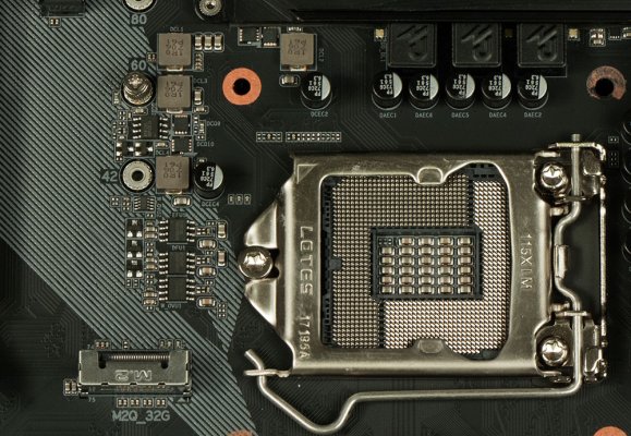 Обзор платы GIGABYTE Z370 AORUS Ultra Gaming — Внешний вид. 12