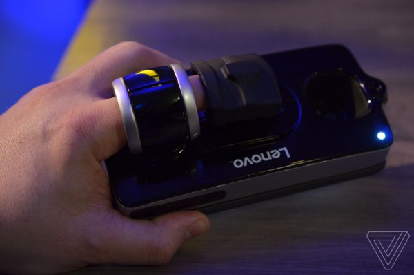 MotoMods пополнились модулями со слайдерной клавиатурой и медицинскими датчиками