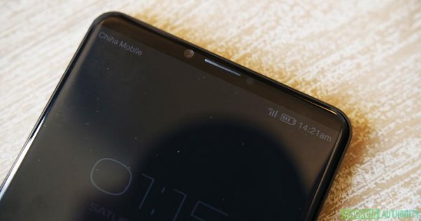 Реальные фото Huawei P20: двойная основная камера и сенсорная панель громкости