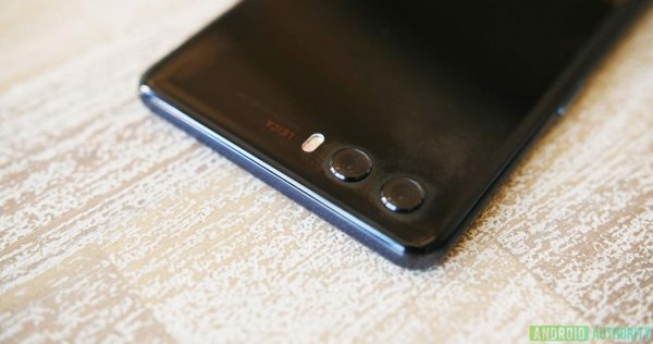 Реальные фото Huawei P20: двойная основная камера и сенсорная панель громкости