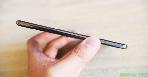 Реальные фото Huawei P20: двойная основная камера и сенсорная панель громкости