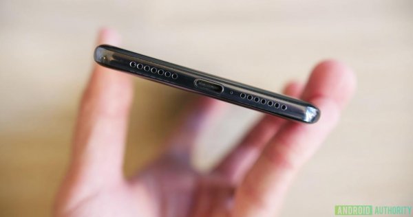 Реальные фото Huawei P20: двойная основная камера и сенсорная панель громкости