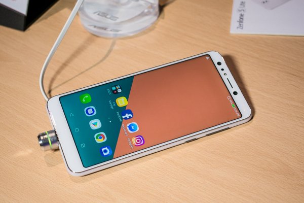 Asus показала смартфоны линейки Zenfone 5 и Zenfone Max (M1)