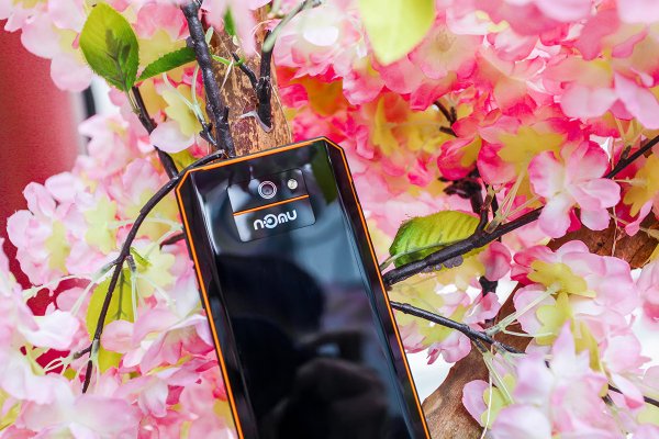 Тонкий и защищённый — смартфон NOMU M6