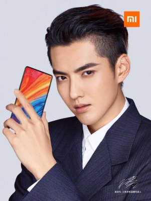 Xiaomi опубликовала рекламные постеры Mi MIX 2s