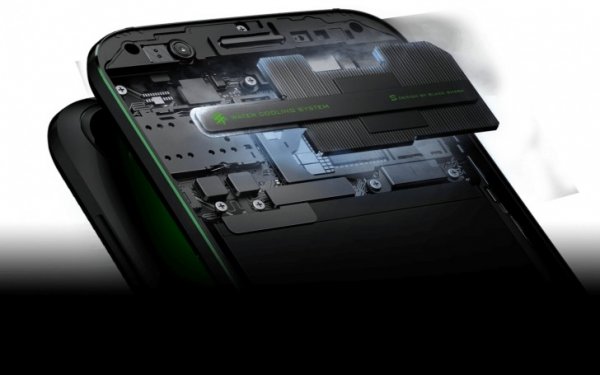 Xiaomi представила игровой смартфон с жидкостной системой охлаждения