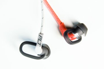 Обзор беспроводных наушников Plantronics BackBeat Fit 305 и BackBeat Fit — Внешний вид и эргономика BackBeat Fit 305. 10
