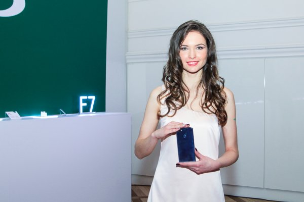 OPPO представила в России новый F7