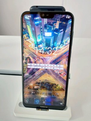 Nokia X с чёлкой засветился на качественных фотографиях