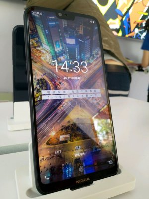 Nokia X с чёлкой засветился на качественных фотографиях