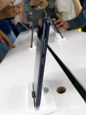 Nokia X с чёлкой засветился на качественных фотографиях