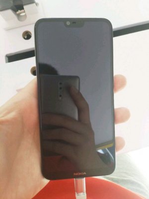 Nokia X с чёлкой засветился на качественных фотографиях