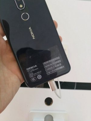 Nokia X с чёлкой засветился на качественных фотографиях