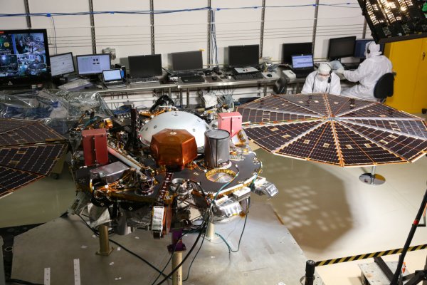 NASA запускает на Марс аппарат InSight для изучения геологии планеты