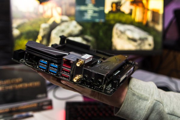 ASUS и AMD анонсировали старт продаж материнских плат серии X470