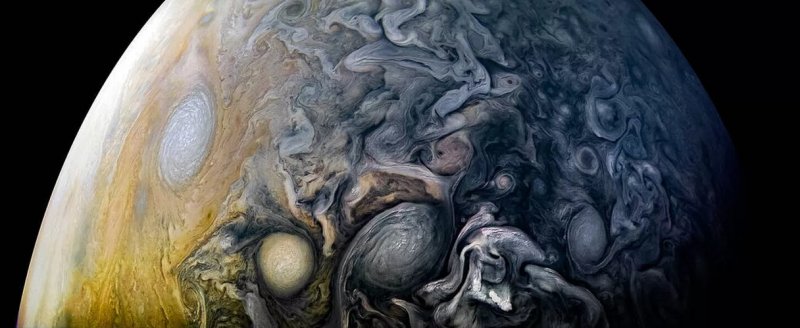 Самые красивые снимки Юпитера — вспоминаем миссию «Юнона»