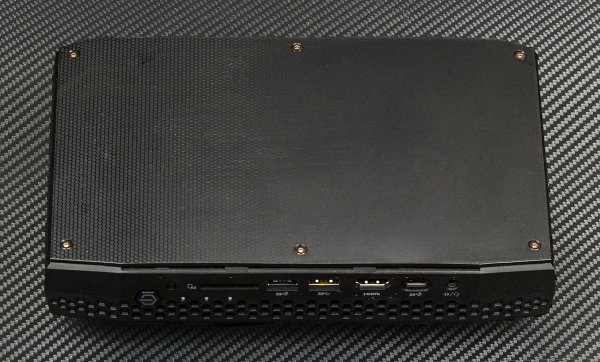Игровой ПК в рюкзаке: обзор Intel NUC Hades Canyon