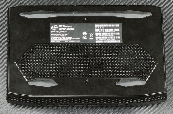Игровой ПК в рюкзаке: обзор Intel NUC Hades Canyon