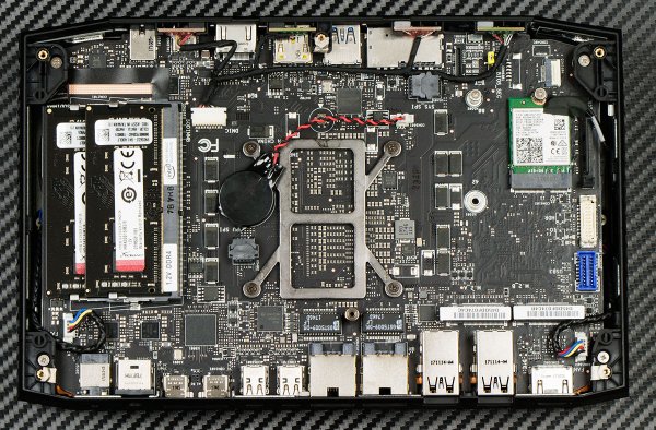 Игровой ПК в рюкзаке: обзор Intel NUC Hades Canyon