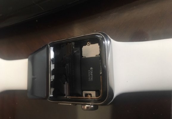От Apple в суде требуют  млн за проблемы с экранами Apple Watch