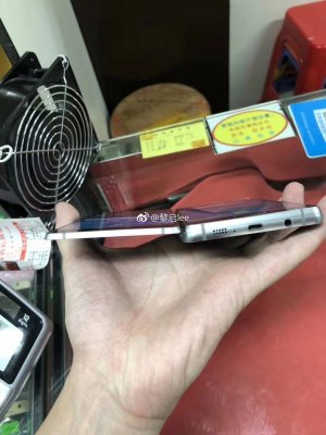 Фото: каким Samsung представляла складной смартфон в 2015 году