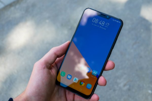 Обзор ASUS ZenFone 5 — недорогой флагман — Дисплей. 1