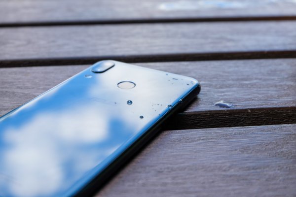 Обзор ASUS ZenFone 5 — недорогой флагман — Внешний вид и комплектация. 11