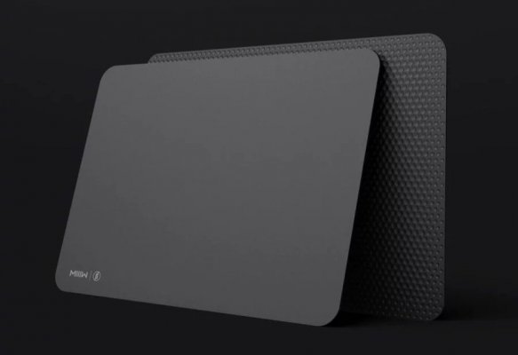 Xiaomi выпустила умный коврик для мыши, который умеет заряжать смартфон