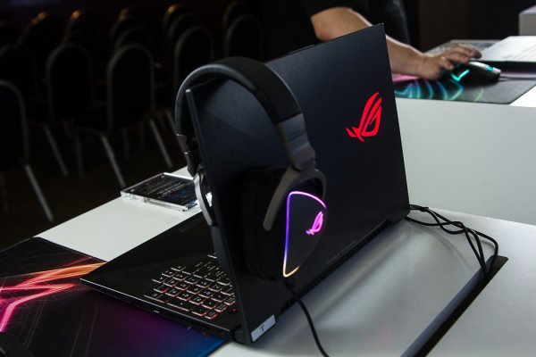 ASUS объявил о старте продаж ноутбуков ROG Strix SCAR II и Hero II
