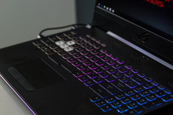ASUS объявил о старте продаж ноутбуков ROG Strix SCAR II и Hero II