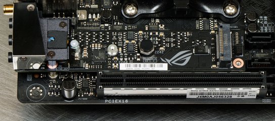 Обзор материнской платы ASUS ROG Strix X470-I Gaming — Внешний вид. 13