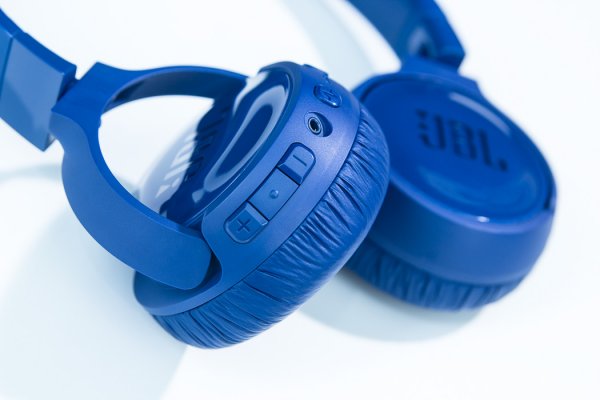 Обзор JBL TUNE600BTNC — шумоподавление в массы — Управление и подключение. 2