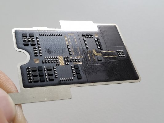 Что на самом деле скрывается за прозрачной панелью Xiaomi Mi 8 Explorer Edition