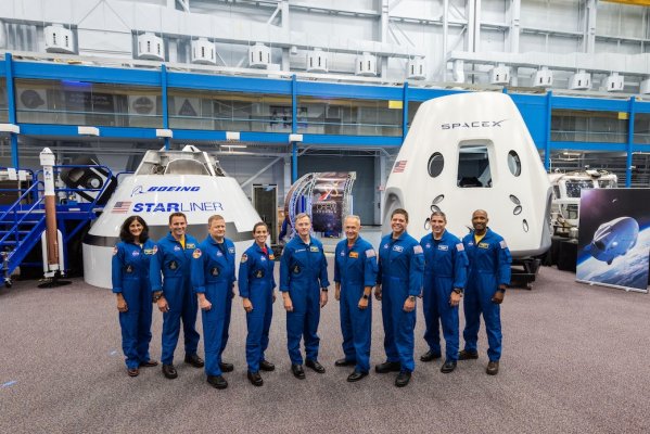 Определены экипажи первых пилотируемых полетов на кораблях Boeing и SpaceX