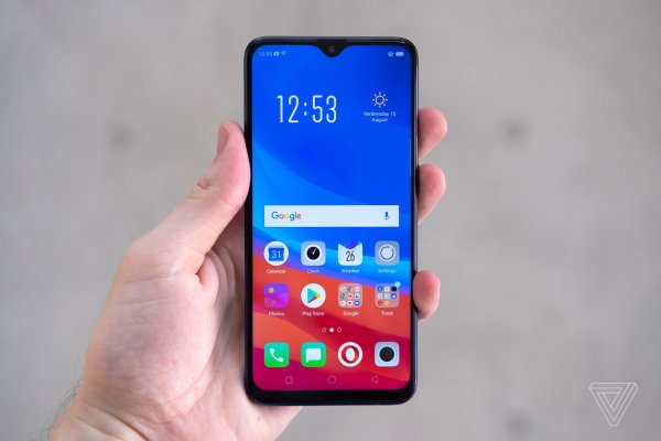 OPPO F9 получил красивый вырез, а его аналог для Китая — ещё и мощную начинку