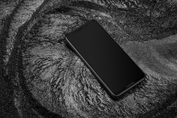 Представлен смартфон Motorola P30 — бледная копия iPhone X