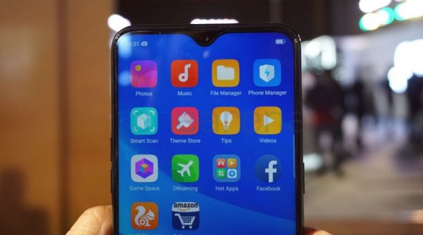 Вживую новый середняк от OPPO выглядит просто обворожительно