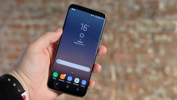 Почему не стоит гнаться за флагманскими смартфонами в 2018 году