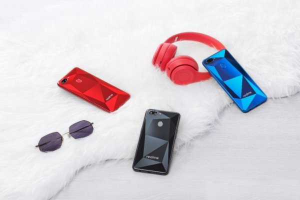 OPPO Realme 2 лишился недостатков предшественника