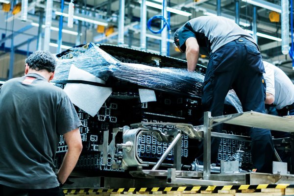 LEGO построила из конструктора копию действующего спорткара Bugatti Chiron