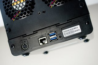Обзор Synology DiskStation DS418j — Ваш личный Trashbox — Внешний вид. 10